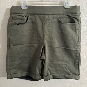DKNY Shorts 🩳